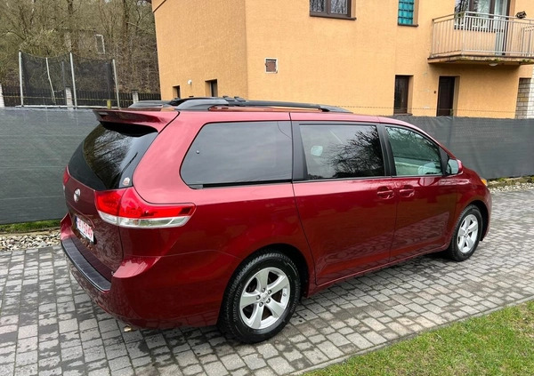 Toyota Sienna cena 62000 przebieg: 160000, rok produkcji 2013 z Oleśnica małe 67